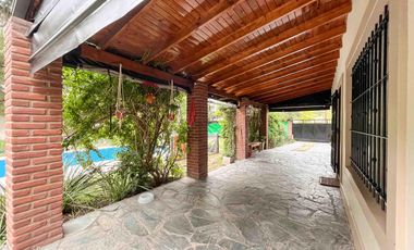 Casa en venta - 3 Dormitorios 2 Baños - 520Mts2 - Villa Elisa, La Plata