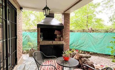 Casa en venta - 3 Dormitorios 2 Baños - 520Mts2 - Villa Elisa, La Plata