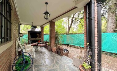 Casa en venta - 3 Dormitorios 2 Baños - 520Mts2 - Villa Elisa, La Plata