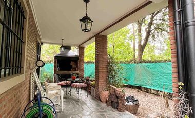 Casa en venta - 3 Dormitorios 2 Baños - 520Mts2 - Villa Elisa, La Plata