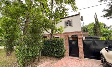 Casa en venta - 3 Dormitorios 2 Baños - 520Mts2 - Villa Elisa, La Plata