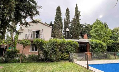 Casa en venta - 3 Dormitorios 2 Baños - 520Mts2 - Villa Elisa, La Plata