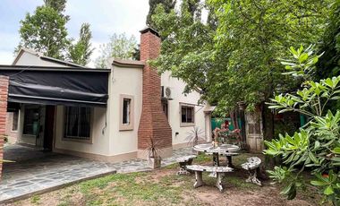 Casa en venta - 3 Dormitorios 2 Baños - 520Mts2 - Villa Elisa, La Plata