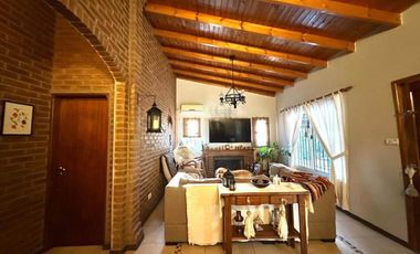 Casa en venta - 3 Dormitorios 2 Baños - 520Mts2 - Villa Elisa, La Plata