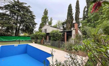 Casa en venta - 3 Dormitorios 2 Baños - 520Mts2 - Villa Elisa, La Plata