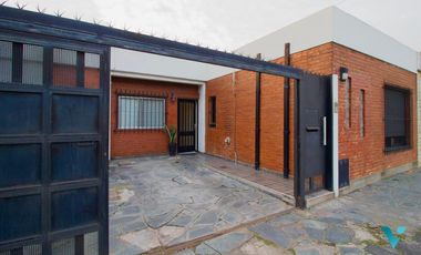 Casa en  Venta, Ituzaingo Norte 3 dormitorios , quincho y parque.