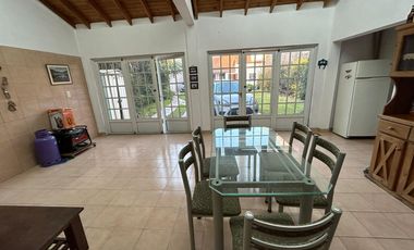 Casa en  hermosa zona de Lanus