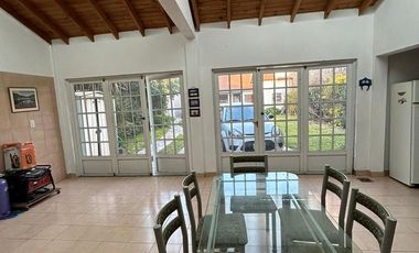 Casa en  hermosa zona de Lanus
