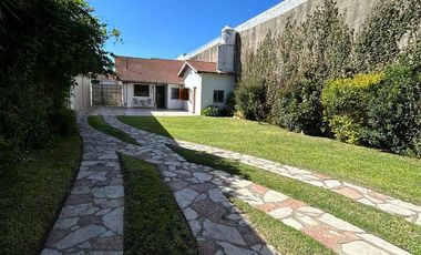 Casa en  hermosa zona de Lanus