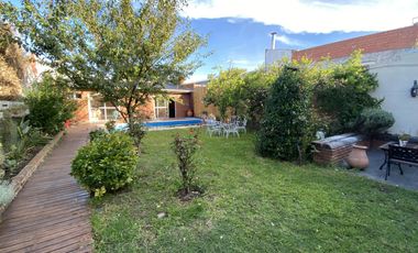 Venta | Casa 4 Ambientes | Pileta y Quincho