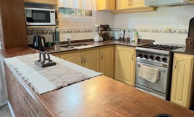 Casa con 2uf. en Costa del Este - Avenida 2 entre Dalias y Rosas