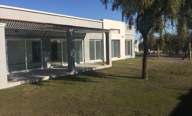 VENTA. Casa 3 dormitorios. Los Quebrachos. Las Martinetas