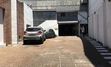 Venta en block amplio local y/o alquiler de local y garaje (juntos o por separado) - San Isidro