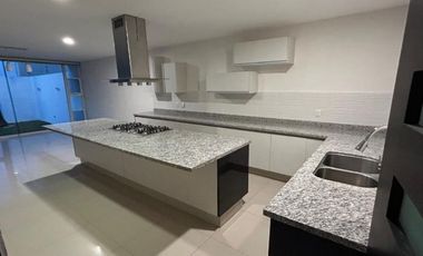 LOMAS DE GRAN JARDIN CASA EN VENTA