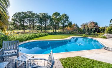 Abril Club De Campo