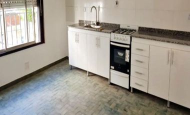 Dúplex en venta - 2 Dormitorios 1 Baño - Cochera - 215Mts2 - Villa Luzuriaga
