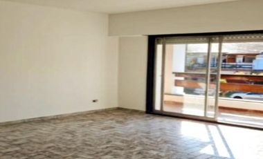 Dúplex en venta - 2 Dormitorios 1 Baño - Cochera - 215Mts2 - Villa Luzuriaga