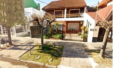 Dúplex en venta - 2 Dormitorios 1 Baño - Cochera - 215Mts2 - Villa Luzuriaga
