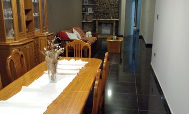 Casa en venta - 3 Dormitorios 3 Baños - 750mts - San Juan