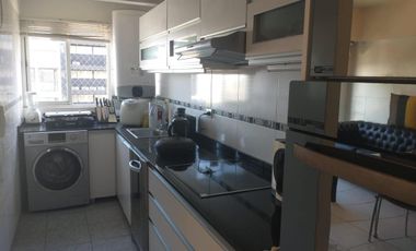 Departamento muy luminoso y reciclado con cochera