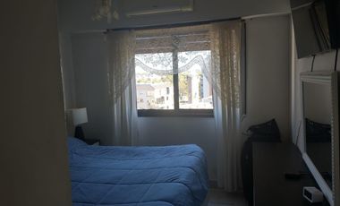 Departamento muy luminoso y reciclado con cochera