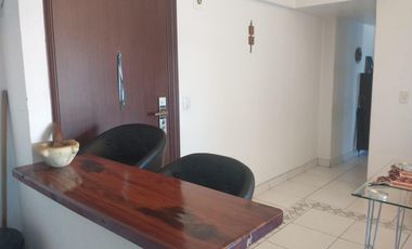 Departamento muy luminoso y reciclado con cochera