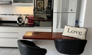 Departamento muy luminoso y reciclado con cochera