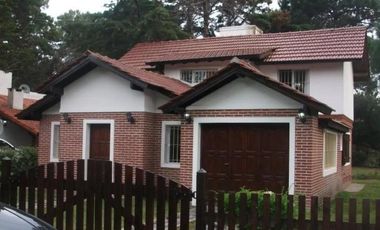 Casa en venta - 3 Dormitorios 2 Baños - Cochera - 525Mts2 - Pinamar
