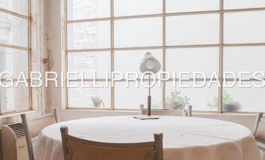 CASA ESTILO MUY AMPLIA en  Lanus