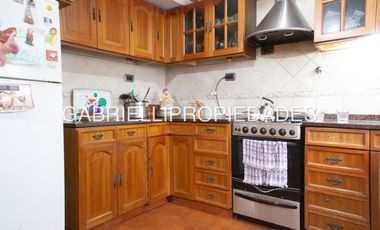 CASA ESTILO MUY AMPLIA en  Lanus