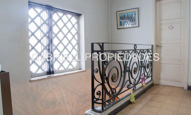 CASA ESTILO MUY AMPLIA en  Lanus