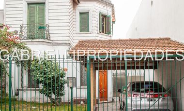 CASA ESTILO MUY AMPLIA en  Lanus