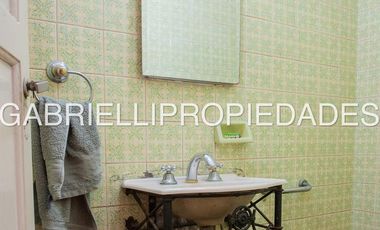 CASA ESTILO MUY AMPLIA en  Lanus