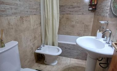 SE VENDE HERMOSA CASA ZONA JOHNSON ACERO AV.ALMAFUERTE