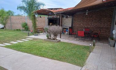 SE VENDE HERMOSA CASA ZONA JOHNSON ACERO AV.ALMAFUERTE