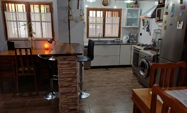 SE VENDE HERMOSA CASA ZONA JOHNSON ACERO AV.ALMAFUERTE