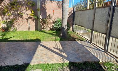 SE VENDE HERMOSA CASA ZONA JOHNSON ACERO AV.ALMAFUERTE