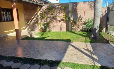 SE VENDE HERMOSA CASA ZONA JOHNSON ACERO AV.ALMAFUERTE