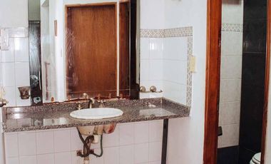 Casa en venta - 3 Dormitorios 2 Baños - Cochera - 300Mts2 - Tolosa, La Plata