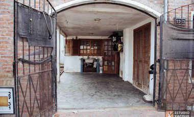 Casa en venta - 3 Dormitorios 2 Baños - Cochera - 300Mts2 - Tolosa, La Plata