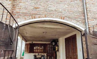 Casa en venta - 3 Dormitorios 2 Baños - Cochera - 300Mts2 - Tolosa, La Plata