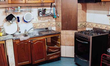 Casa en venta - 3 Dormitorios 2 Baños - Cochera - 300Mts2 - Tolosa, La Plata