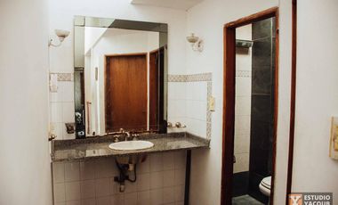 Casa en venta - 3 Dormitorios 2 Baños - Cochera - 300Mts2 - Tolosa, La Plata