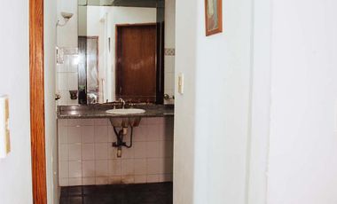 Casa en venta - 3 Dormitorios 2 Baños - Cochera - 300Mts2 - Tolosa, La Plata