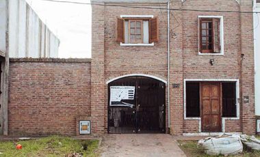 Casa en venta - 3 Dormitorios 2 Baños - Cochera - 300Mts2 - Tolosa, La Plata