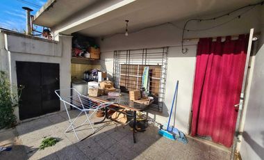 Casa en venta - 2 Dormitorios 2 Baños - Cochera - 430Mts2 - Quilmes
