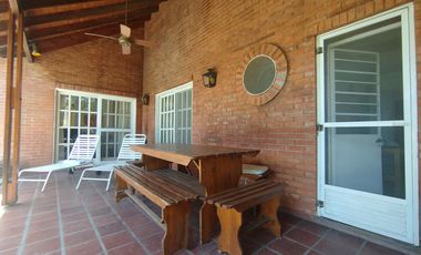 Casa sobre golf de 3 dormitorios, increíbles vistas, oportunidad