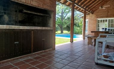 Casa sobre golf de 3 dormitorios, increíbles vistas, oportunidad