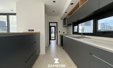 Casa en el barrio privado Rumencó Joven