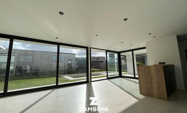 Casa en el barrio privado Rumencó Joven